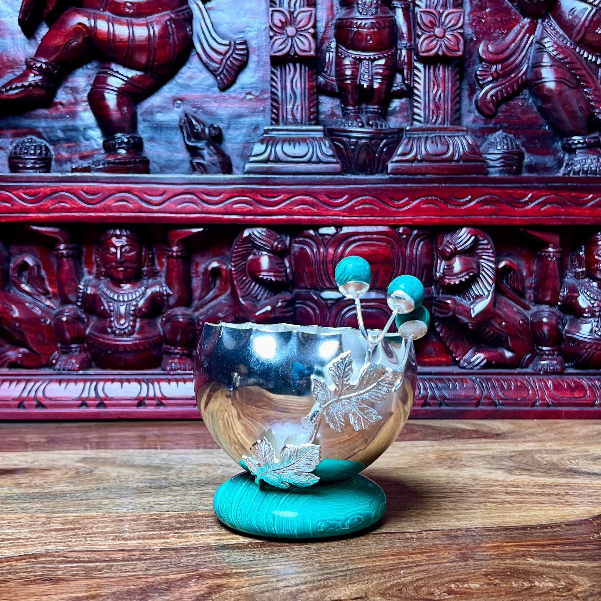 METAL BOWL WITH RESIN BASE
