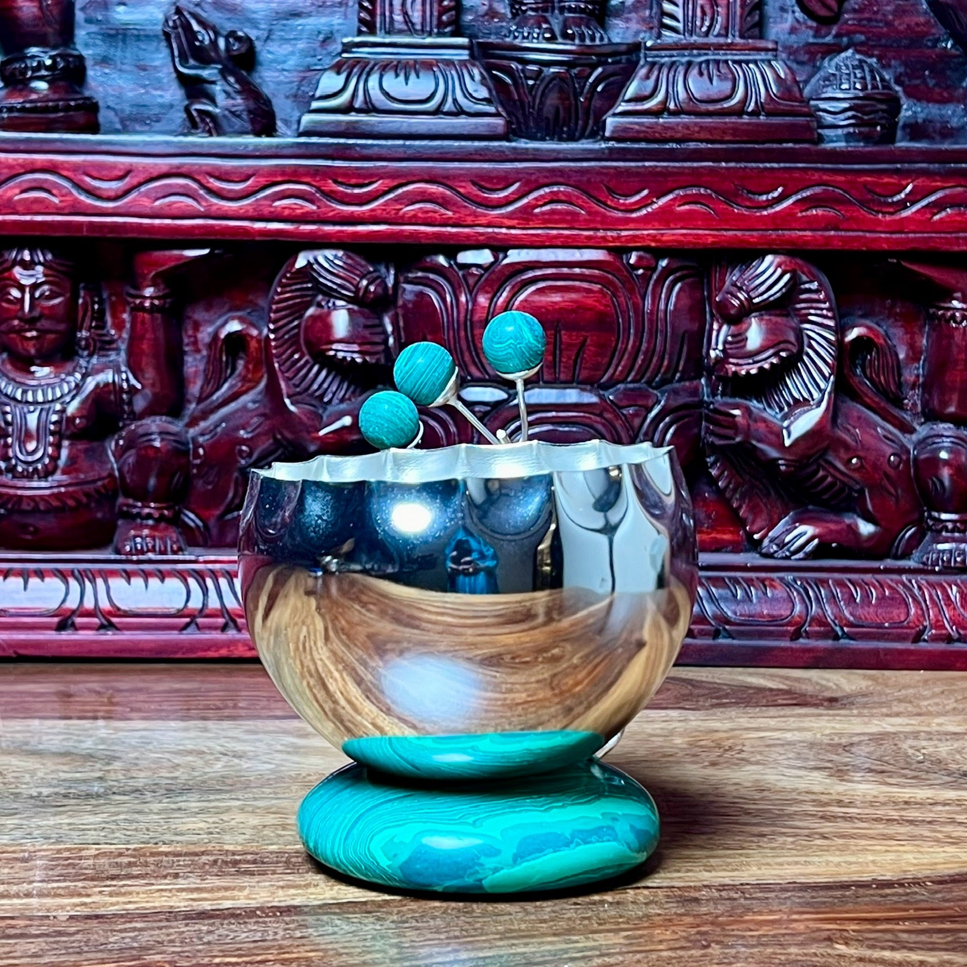 METAL BOWL WITH RESIN BASE