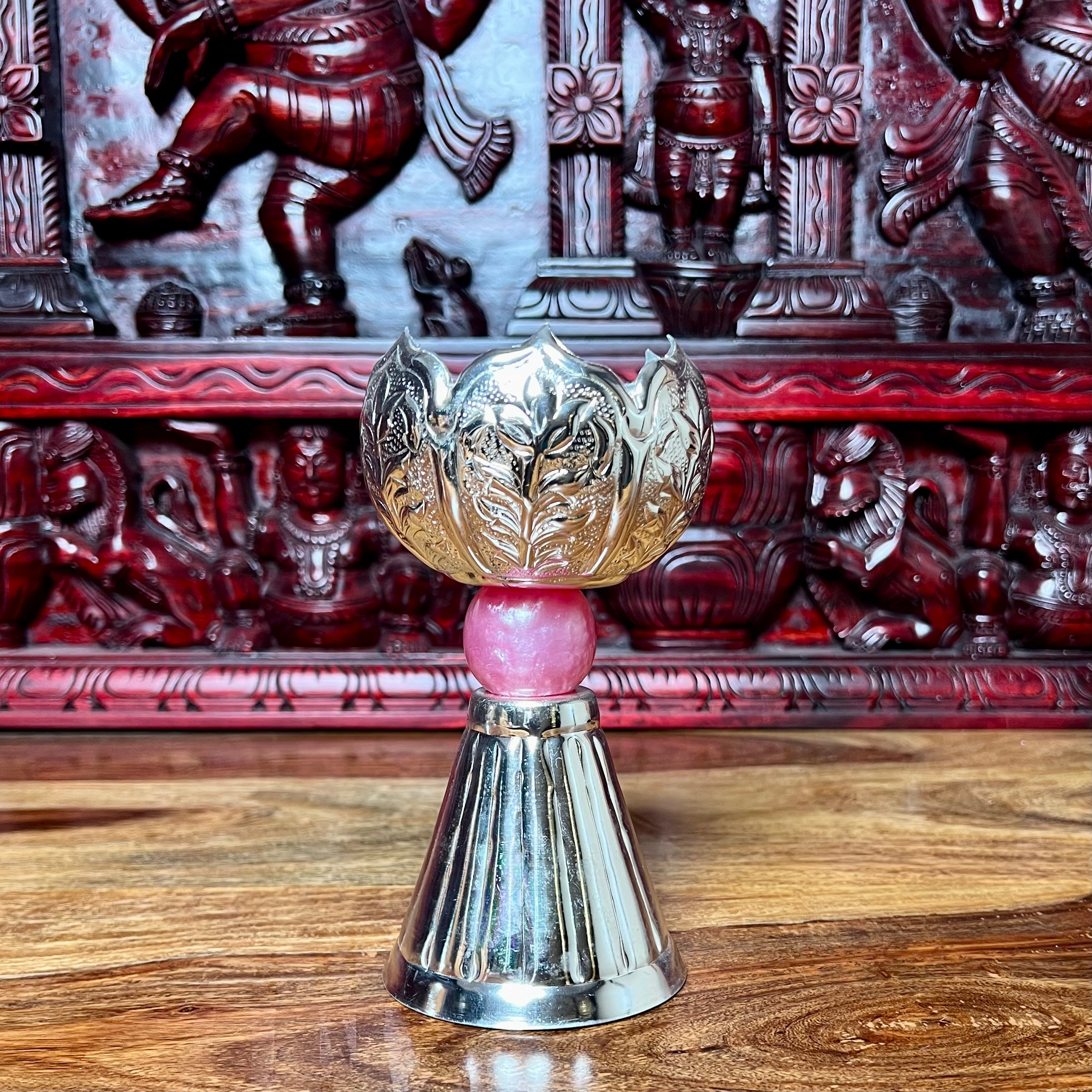 METAL LOTUS STAND