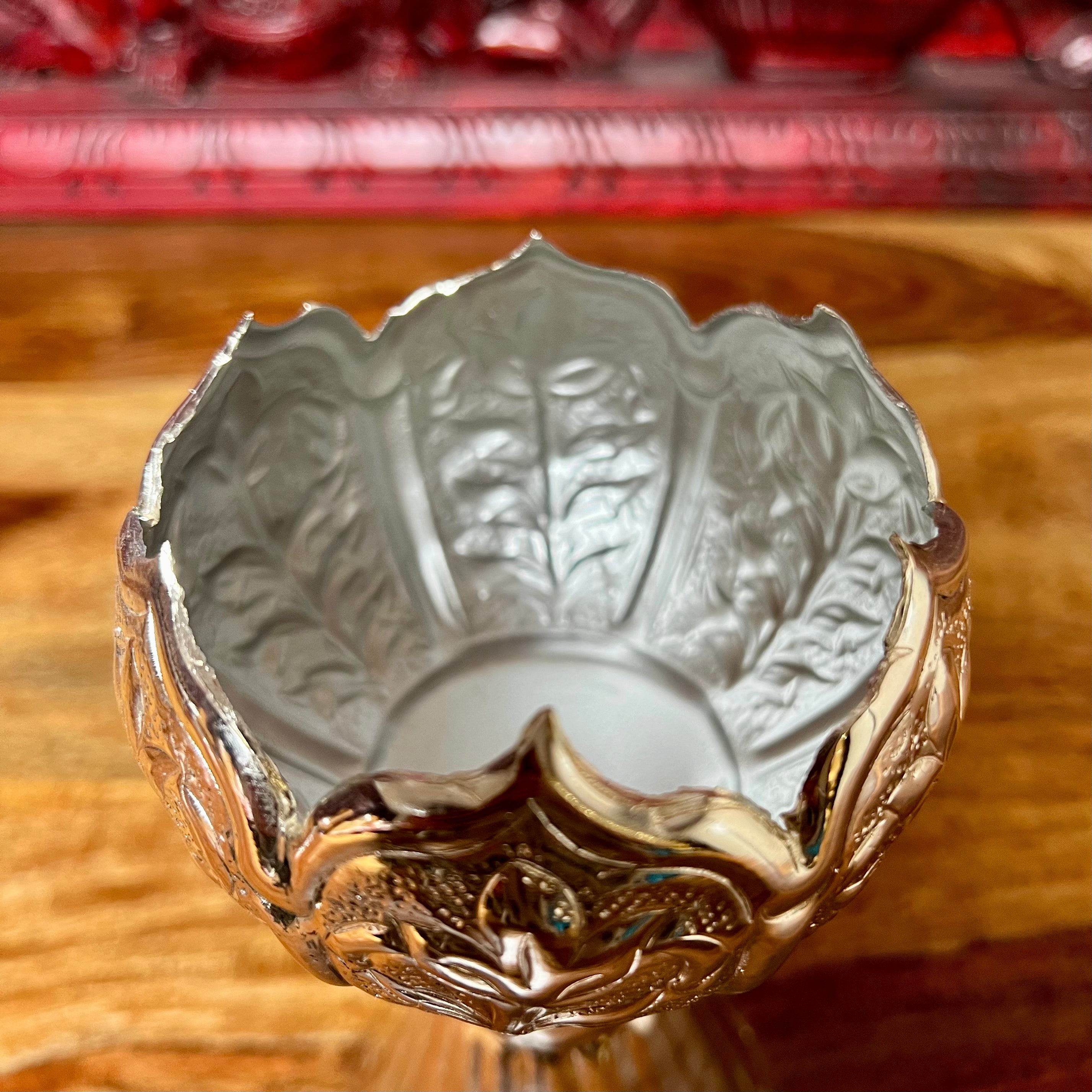 METAL LOTUS STAND