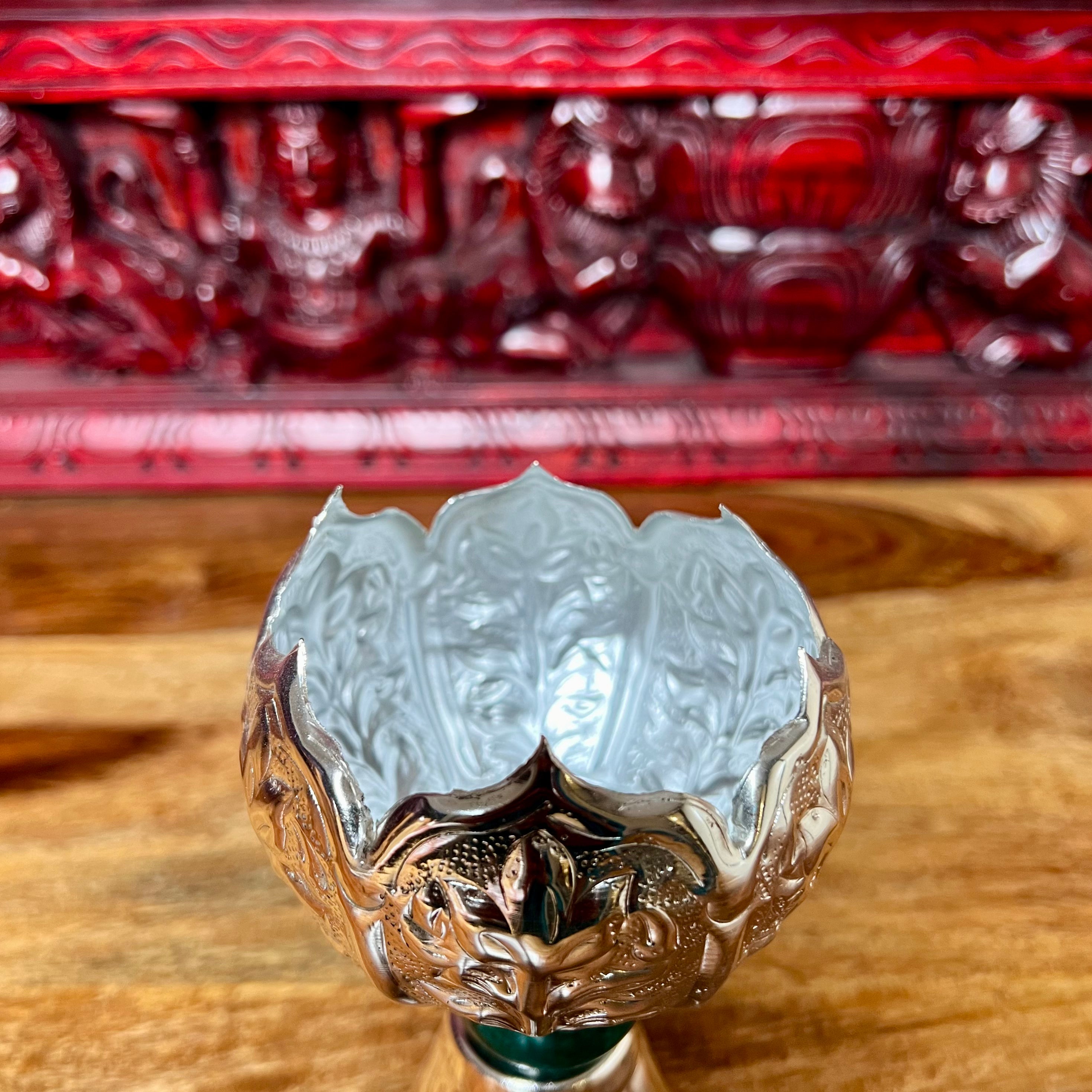 METAL LOTUS STAND