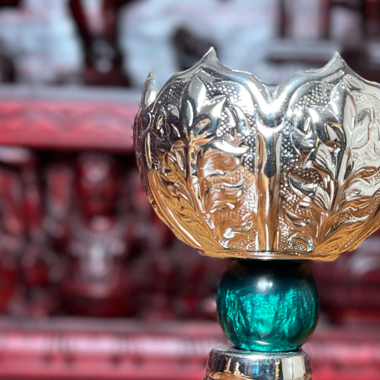 METAL LOTUS STAND