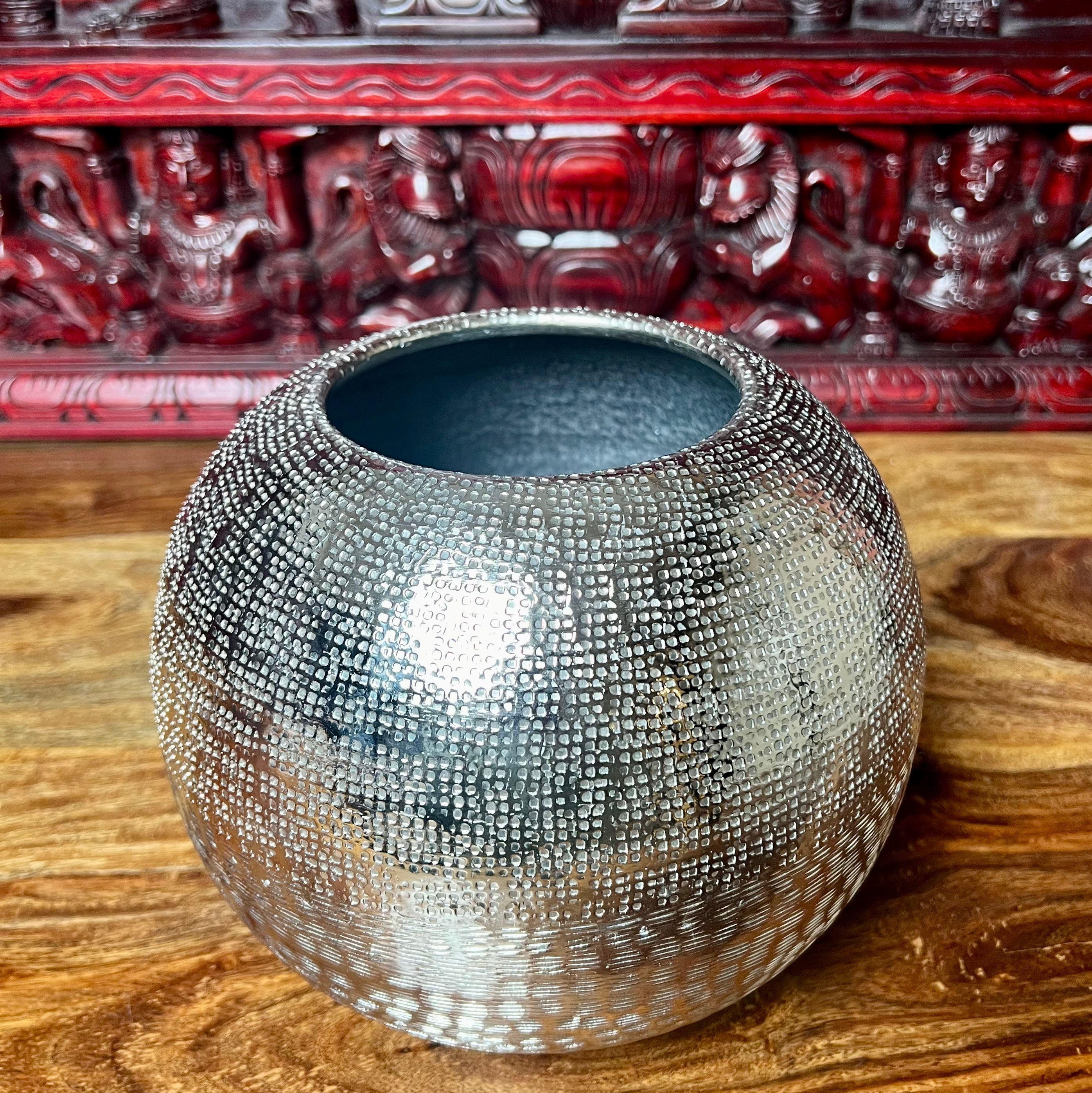 METAL VASE
