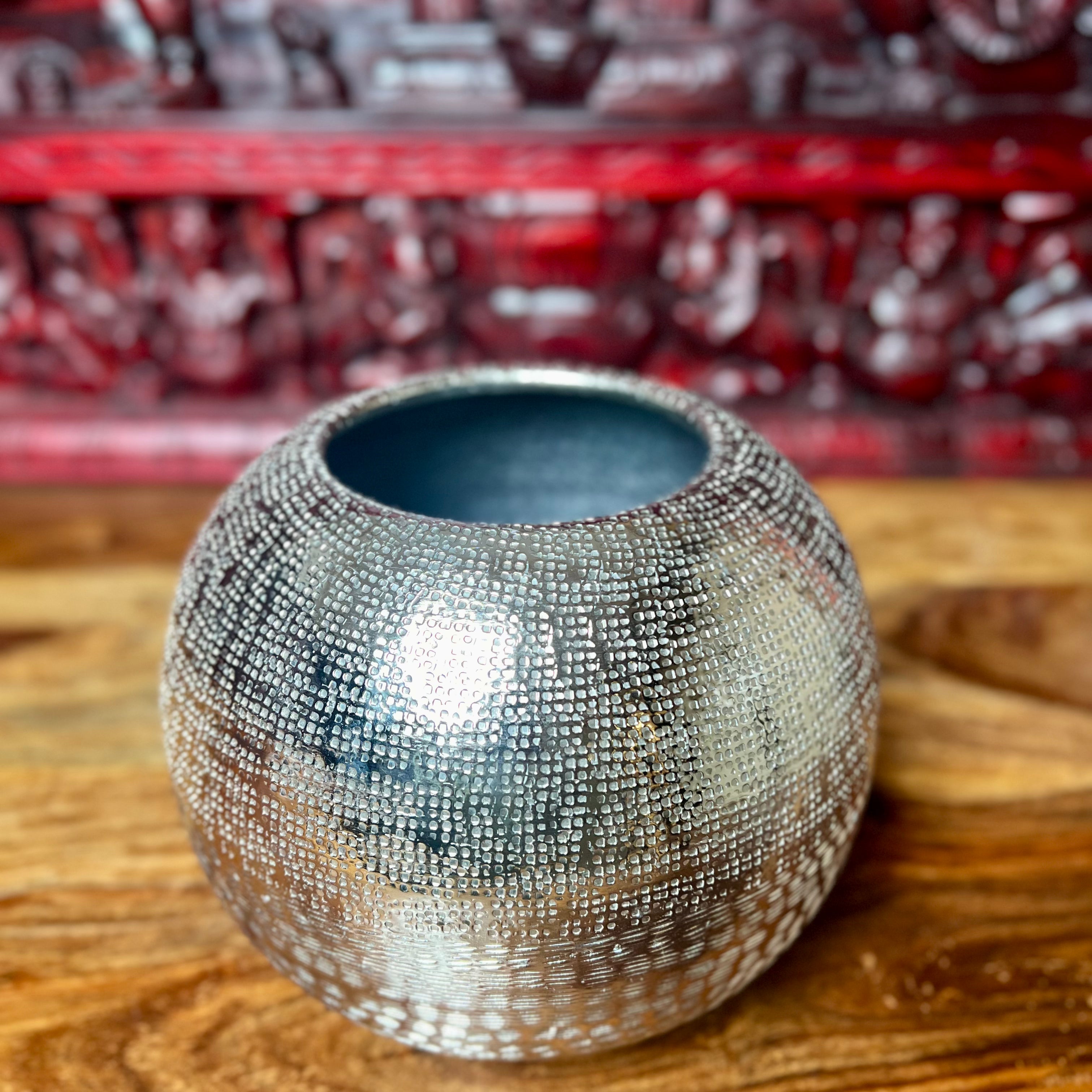 METAL VASE