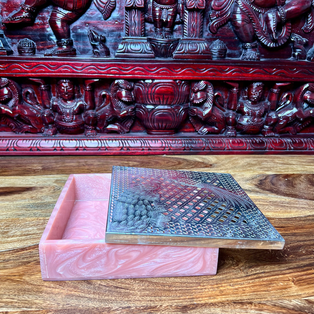 METAL & RESIN BOX