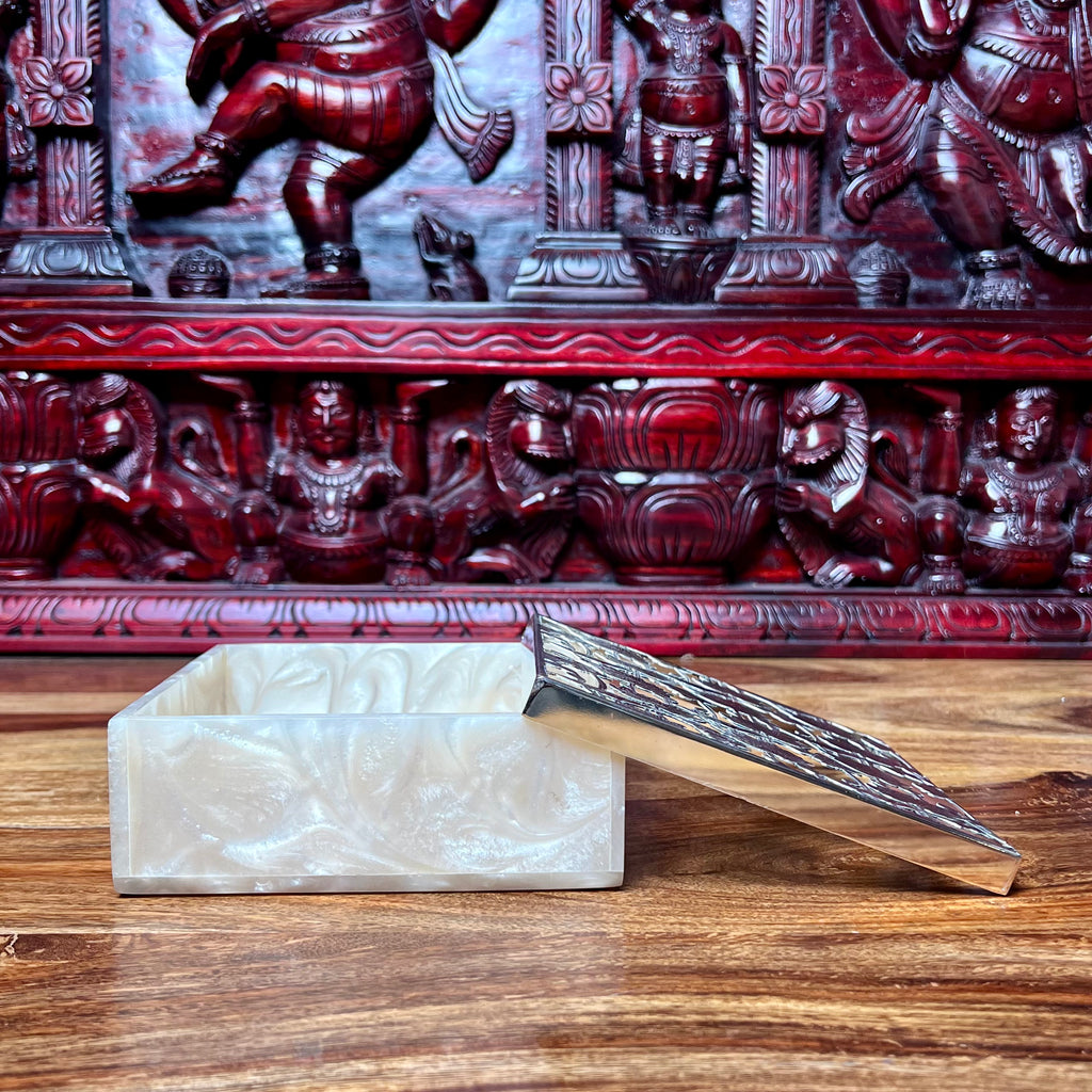 METAL & RESIN BOX