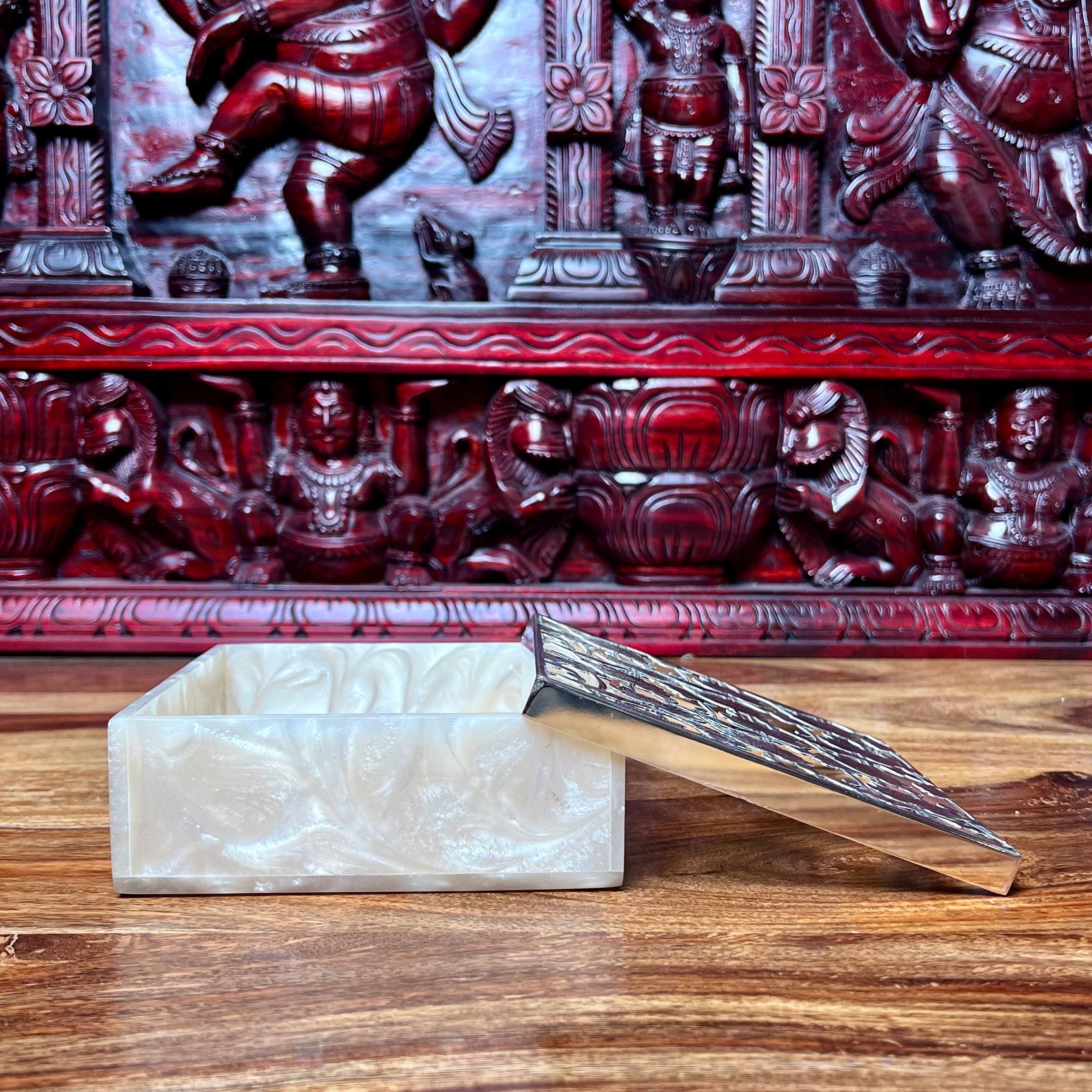 METAL & RESIN BOX