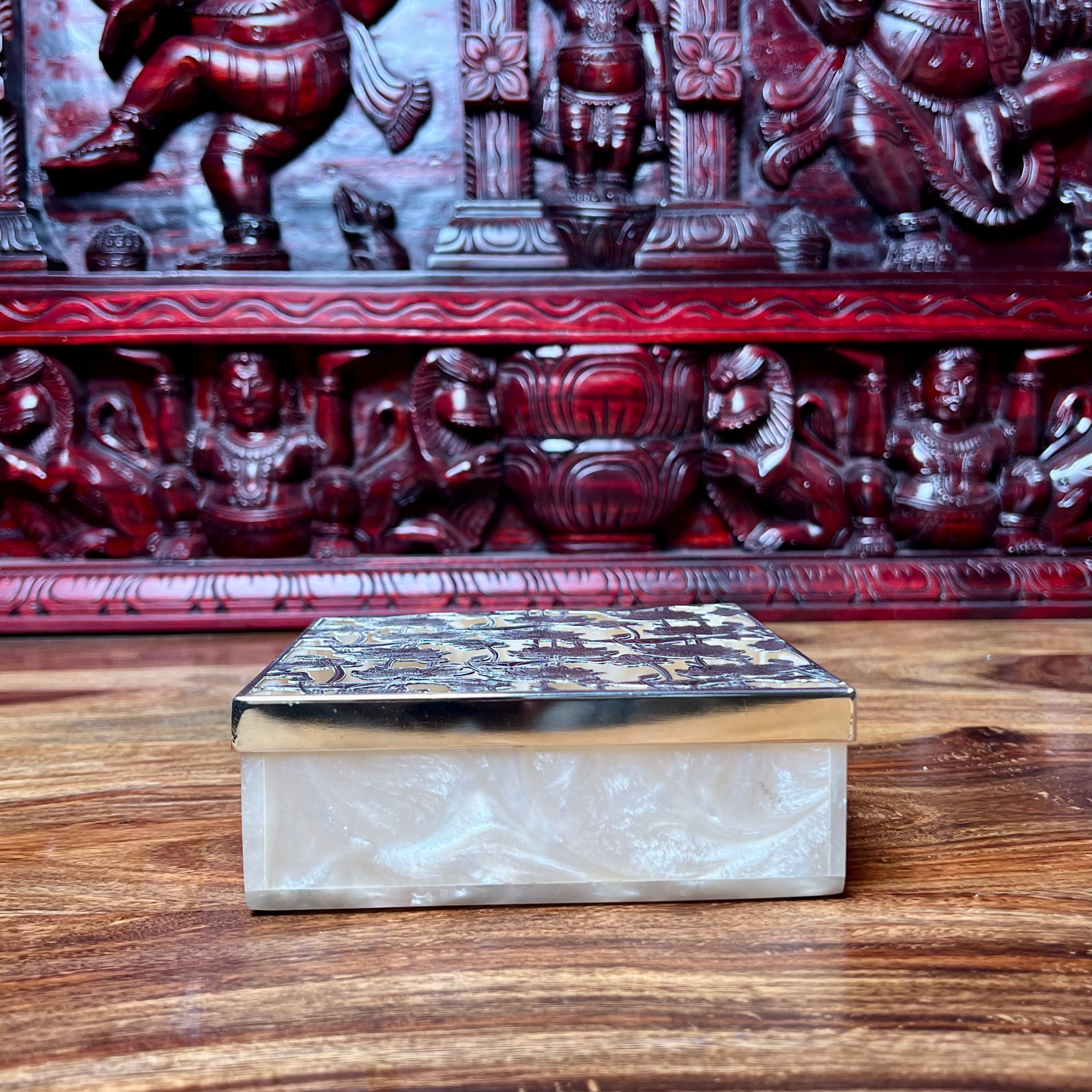 METAL & RESIN BOX
